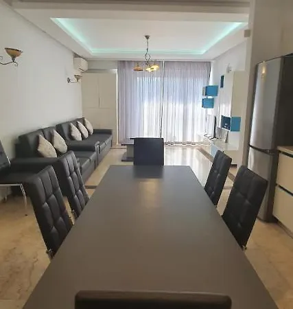 Superb Large Mamaia