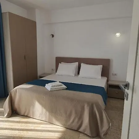 Superb Large Mamaia